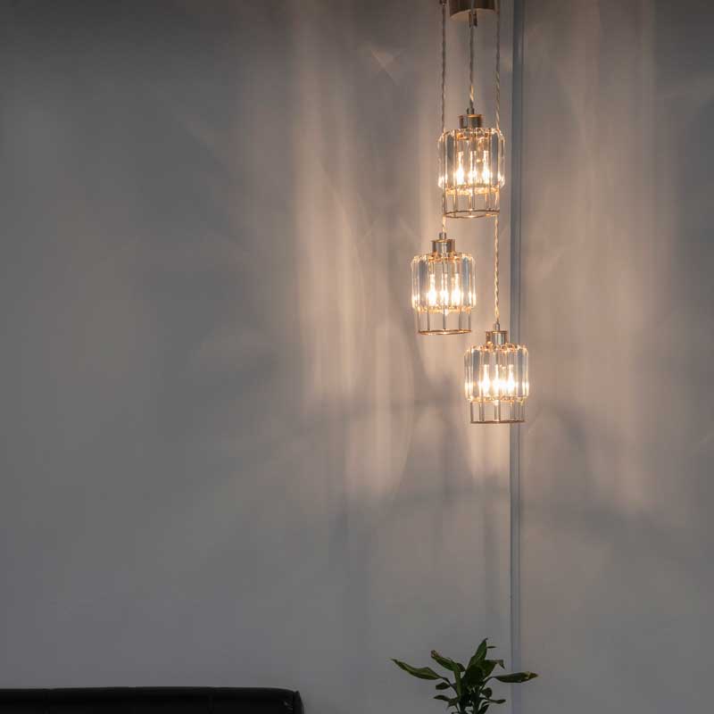 優雅な光をまとうクリスタル調ペンダントライト｜ダイニングを格上げする上質照明