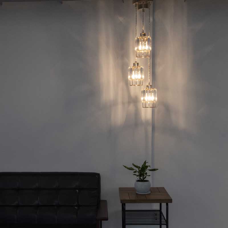 優雅な光をまとうクリスタル調ペンダントライト｜ダイニングを格上げする上質照明