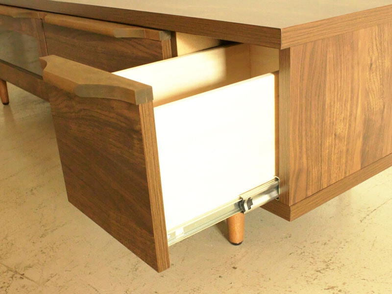 木のあたたかさを感じられるTVボード | オイル仕上げ