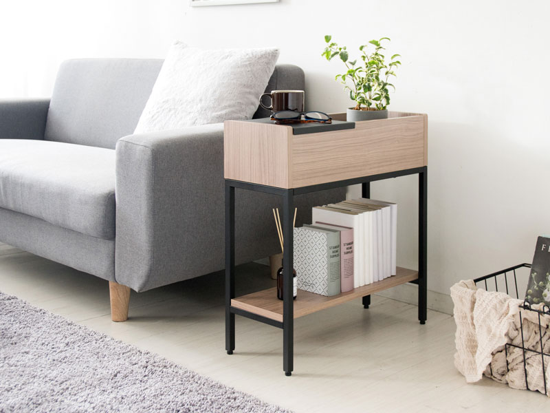 サイドテーブルにもなるプランターテーブル