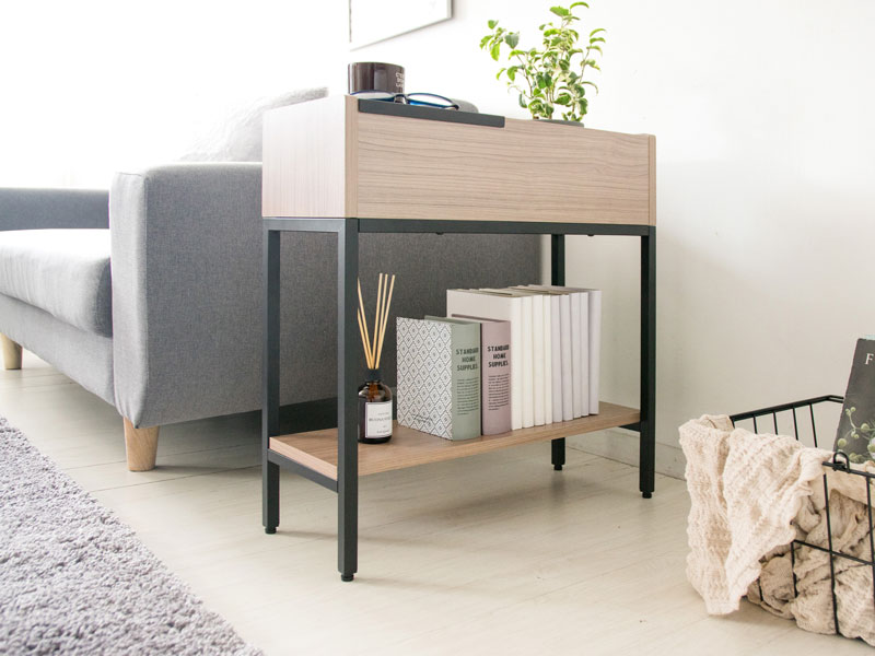 サイドテーブルにもなるプランターテーブル