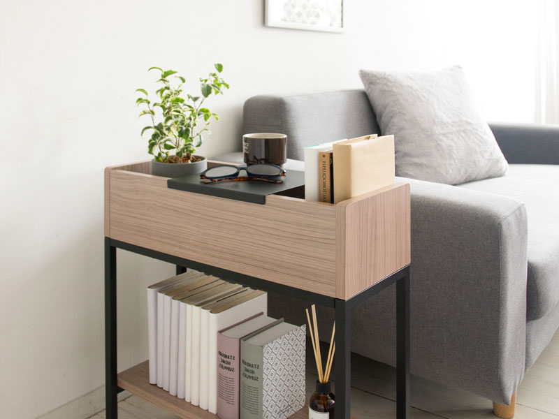 サイドテーブルにもなるプランターテーブル