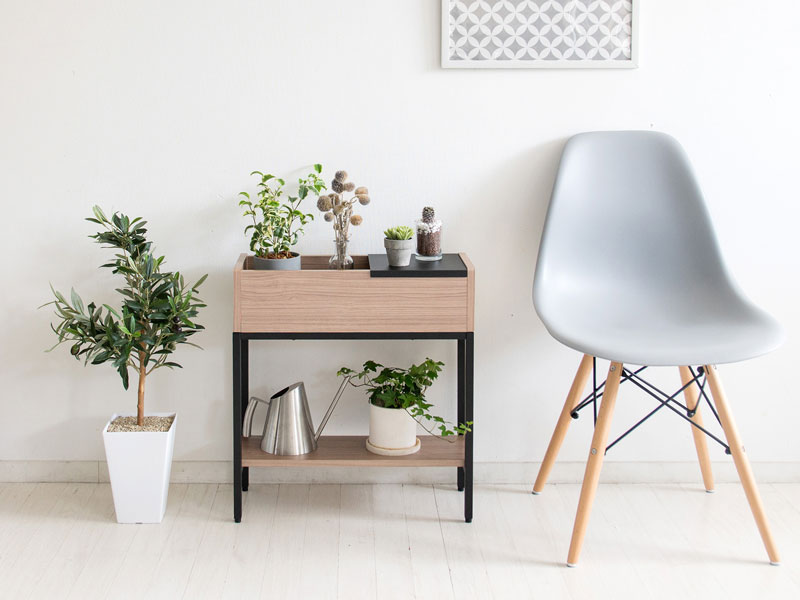 サイドテーブルにもなるプランターテーブル