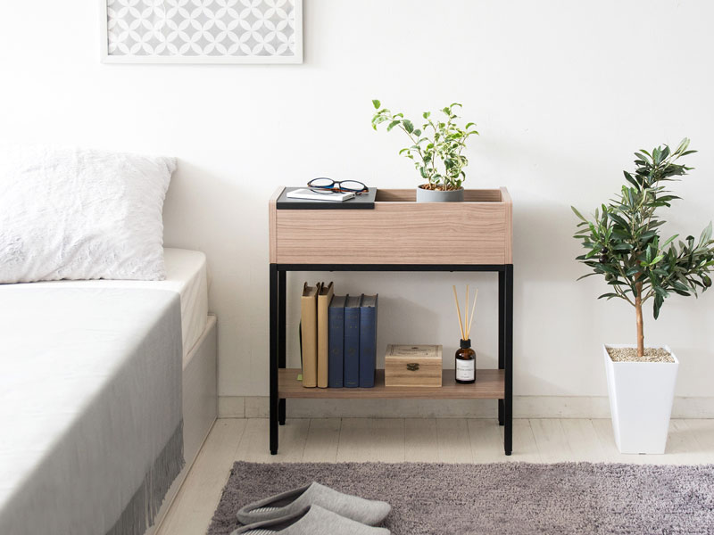 サイドテーブルにもなるプランターテーブル