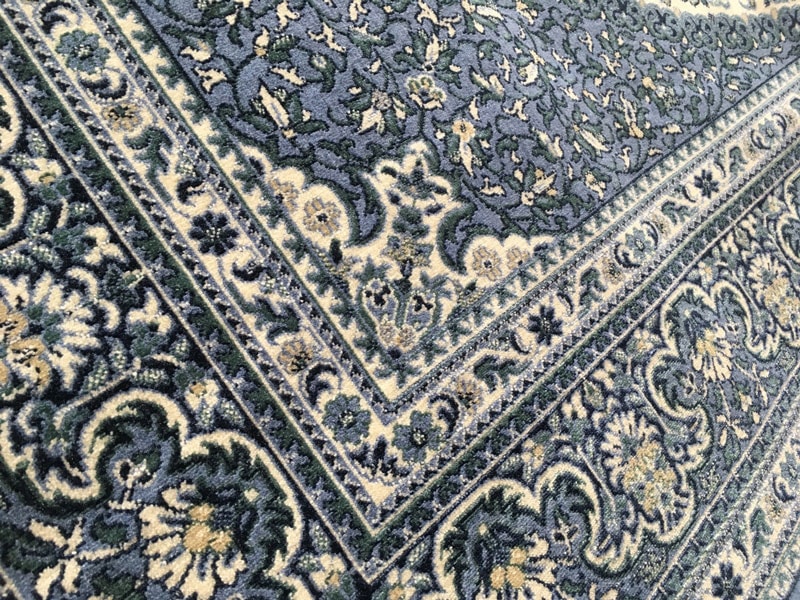 ペルシャ絨毯のようなデザインのエレガントなラグマット