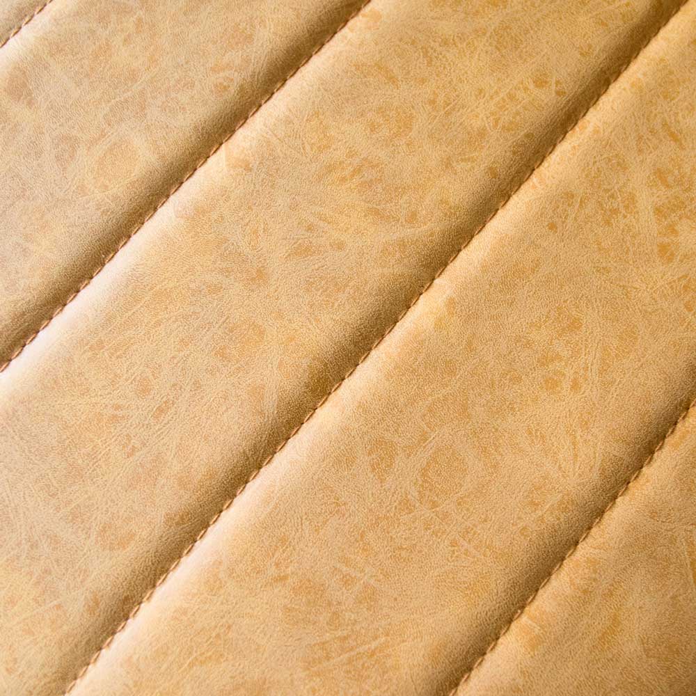 レザー張地のバーチェア｜ミッドセンチュリーな雰囲気