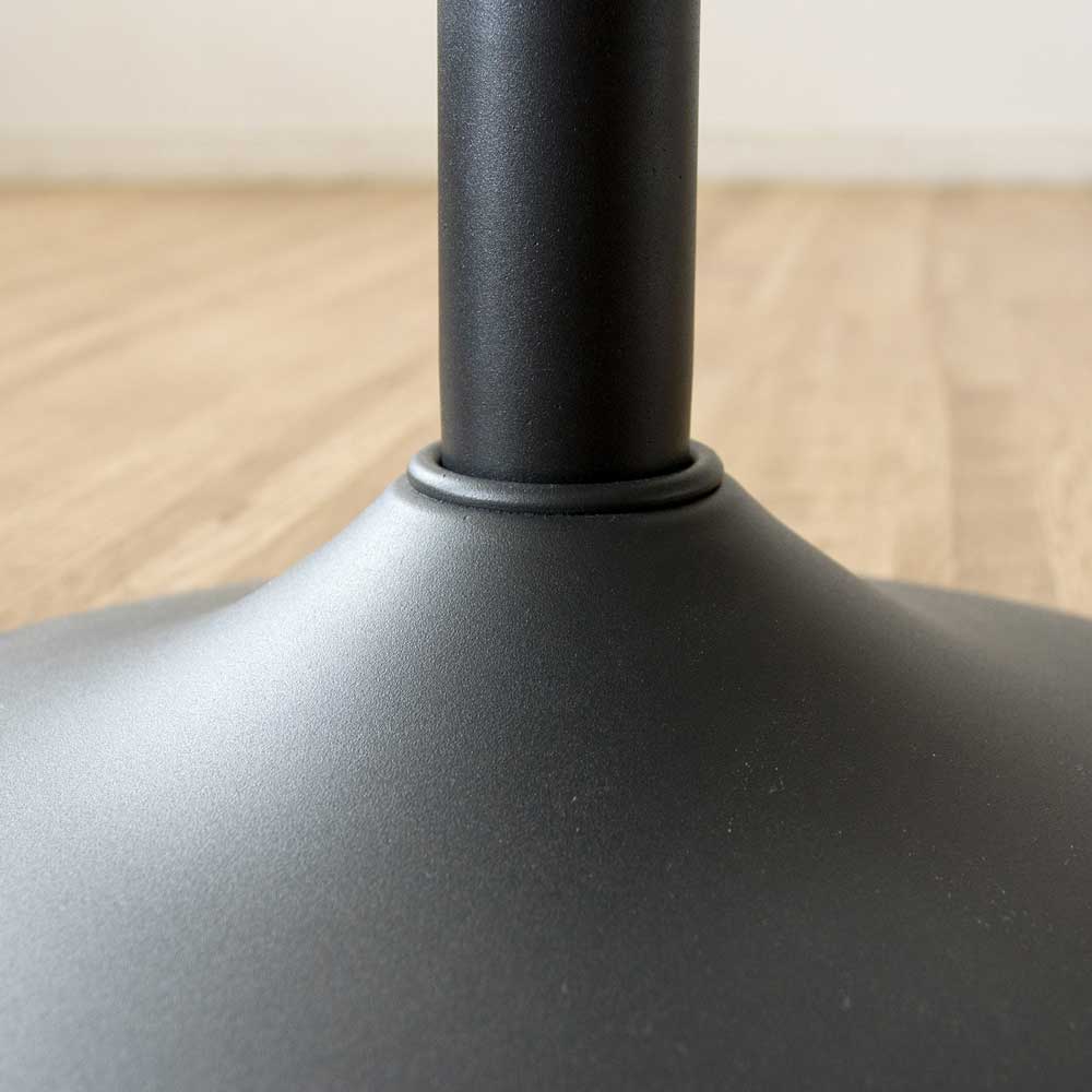 レザー張地のバーチェア｜ミッドセンチュリーな雰囲気