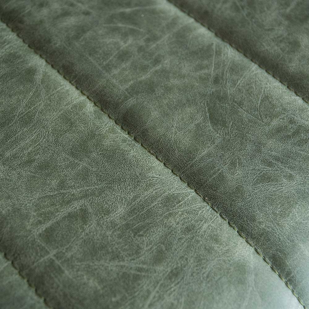 レザー張地のバーチェア｜ミッドセンチュリーな雰囲気