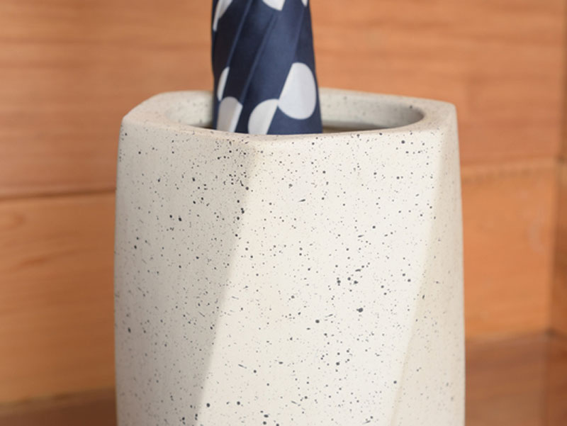 小さい目サイズの傘立て｜北欧モダン