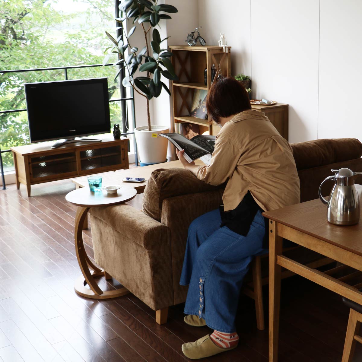 暮らしに天然木の素材感を取り入れたTVボード | コンパクト