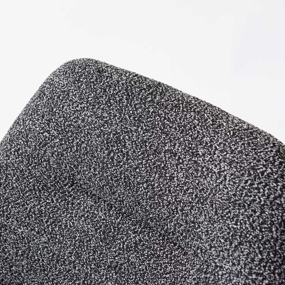 モダンなデザインのラウンジチェア|包み込まれるデザイン&360°回転式で機能性も抜群