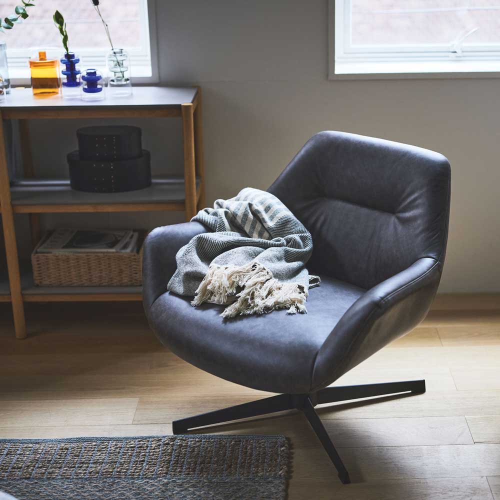 モダンなデザインのラウンジチェア|包み込まれるデザイン&360°回転式で機能性も抜群