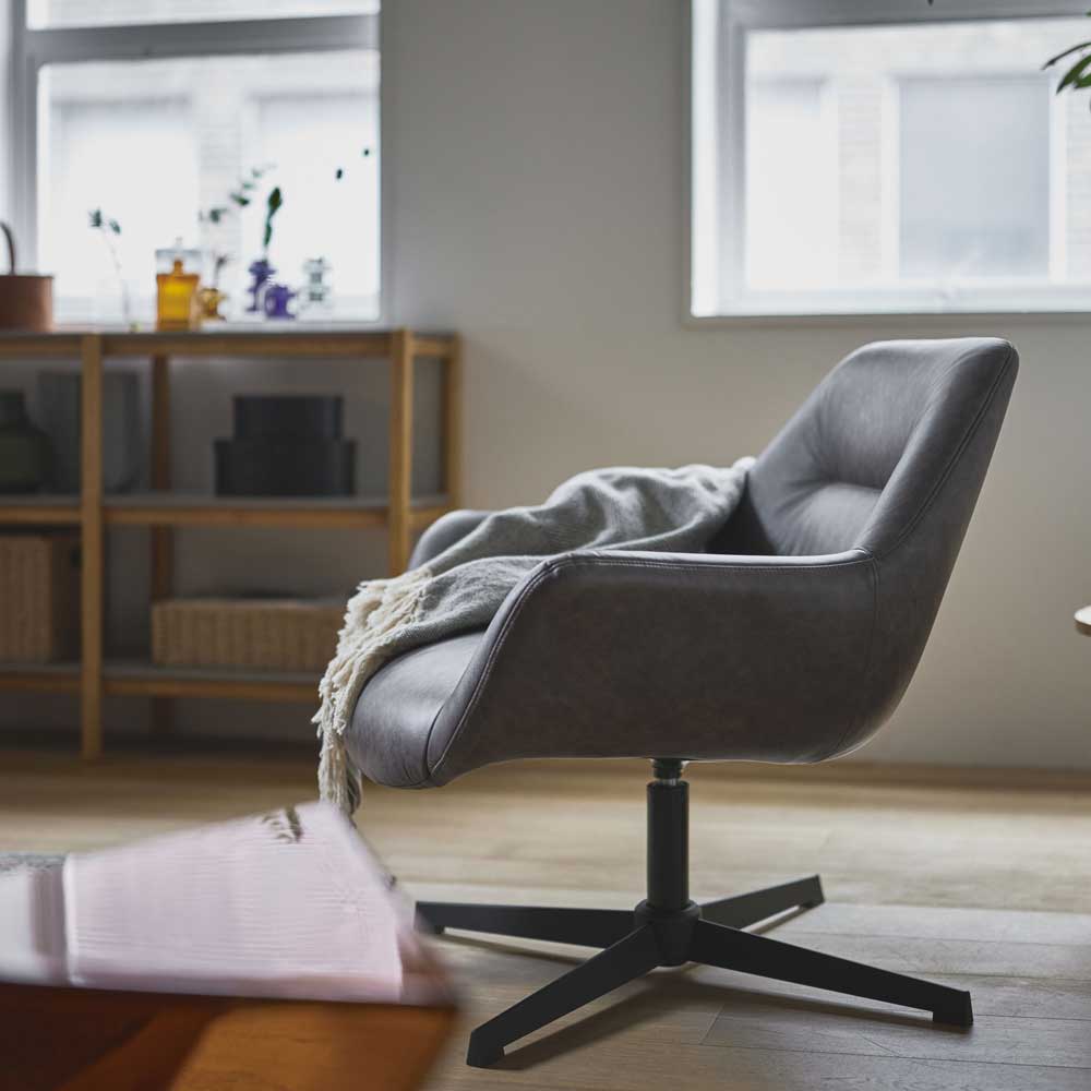 モダンなデザインのラウンジチェア｜包み込まれるデザイン＆360°回転式