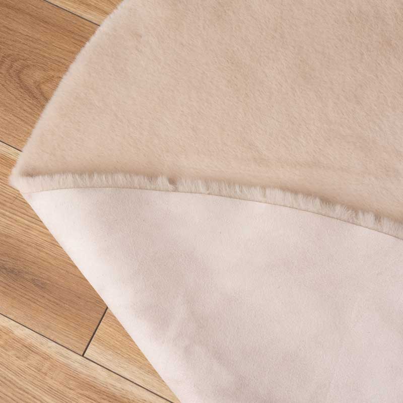 北欧テイストの柔らかシャギーラグ|ベージュ|ラウンドフォルムで空間をやわらかく