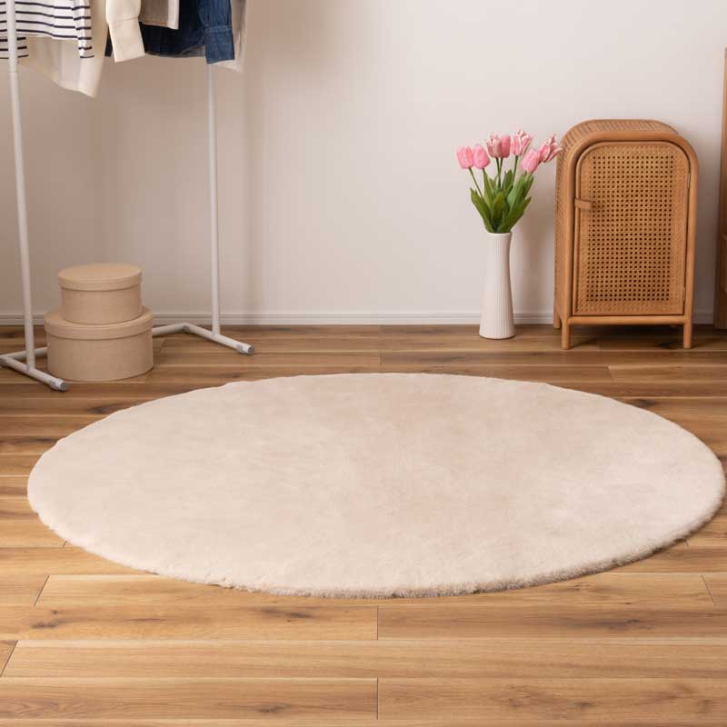 北欧テイストの柔らかシャギーラグ|ベージュ|ラウンドフォルムで空間をやわらかく