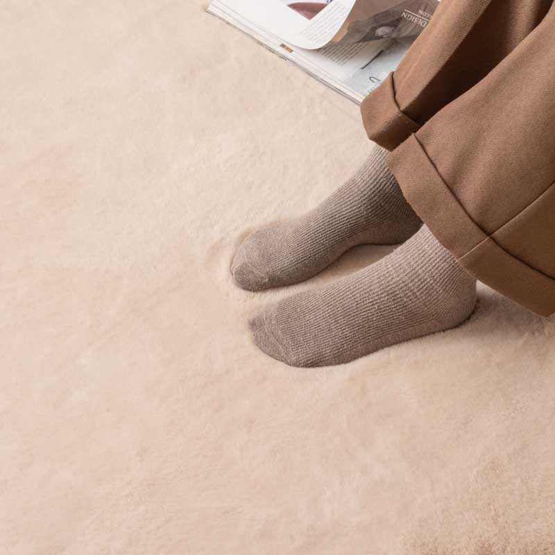 北欧テイストの柔らかシャギーラグ|ベージュ|ラウンドフォルムで空間をやわらかく