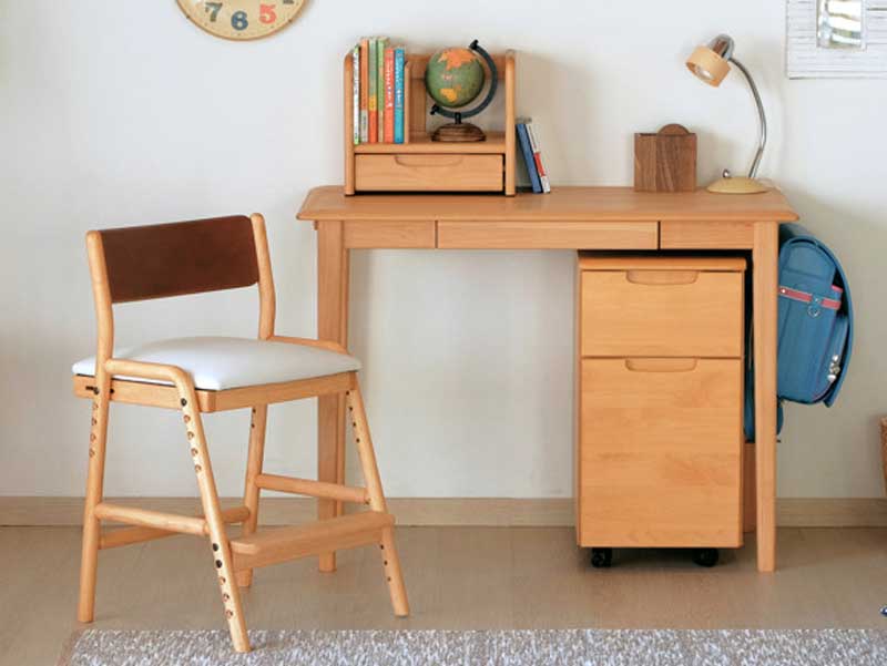 ツートンカラーのキッズチェア|無垢材|高さ調節可能