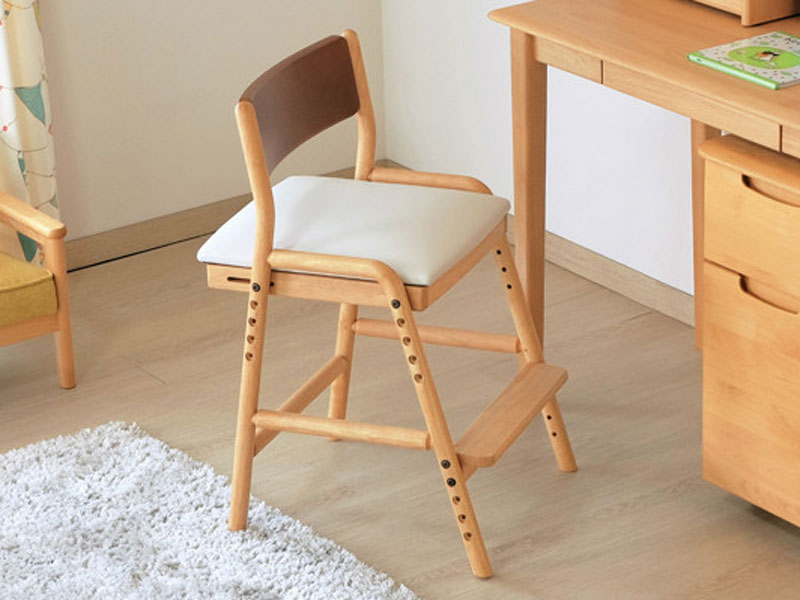 ツートンカラーのキッズチェア|無垢材|高さ調節可能