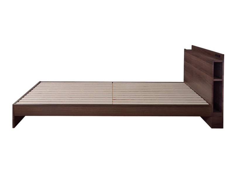 スライドコンセントが2つ付いたヘッドボードのシングルベッド