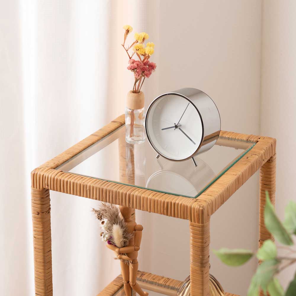 天然ラタン×ガラスのシェルフ|ナチュラル&モダンな収納アイテム