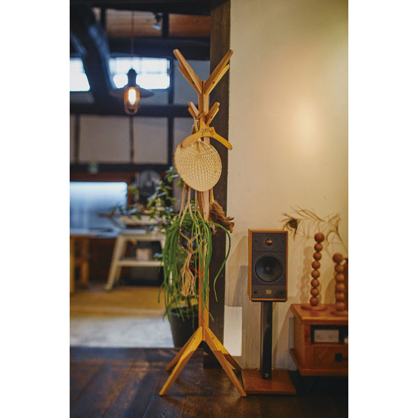 オーク材のポールハンガー | Mukku