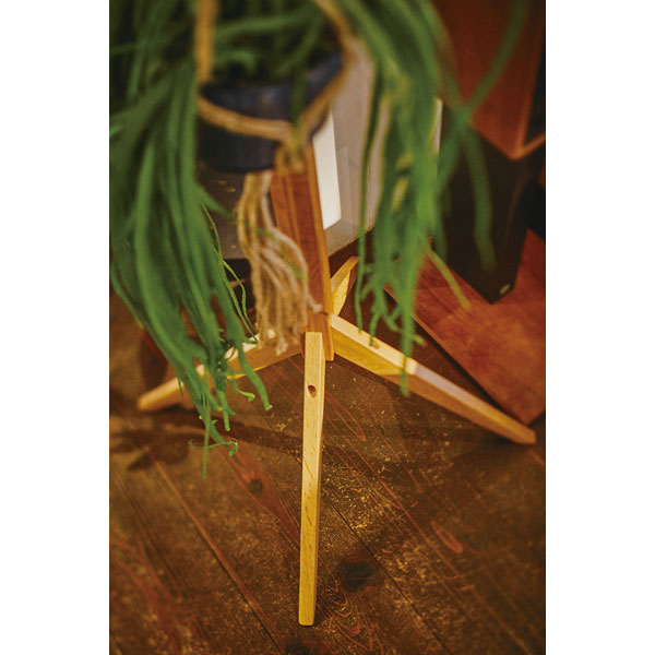 オーク材のポールハンガー | Mukku