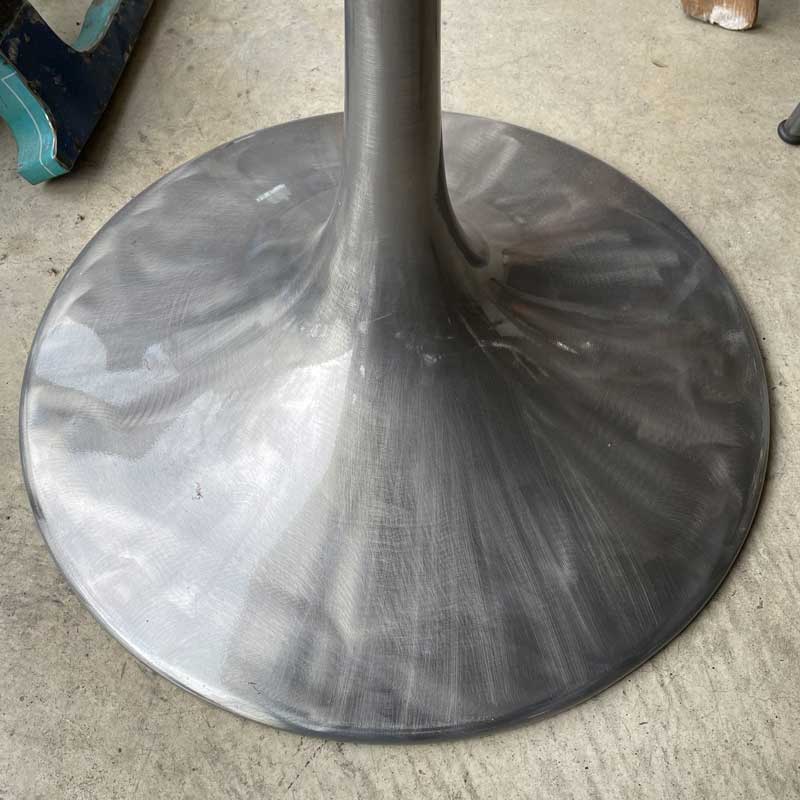 ブルックリンスタイルの丸型テーブル | 幅70cm｜優しいフォルムの馴染みやすいデザイン