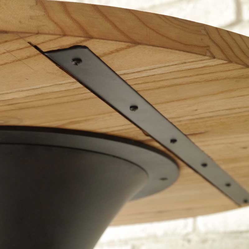 ブルックリンスタイルの丸型テーブル | 幅70cm｜優しいフォルムの馴染みやすいデザイン