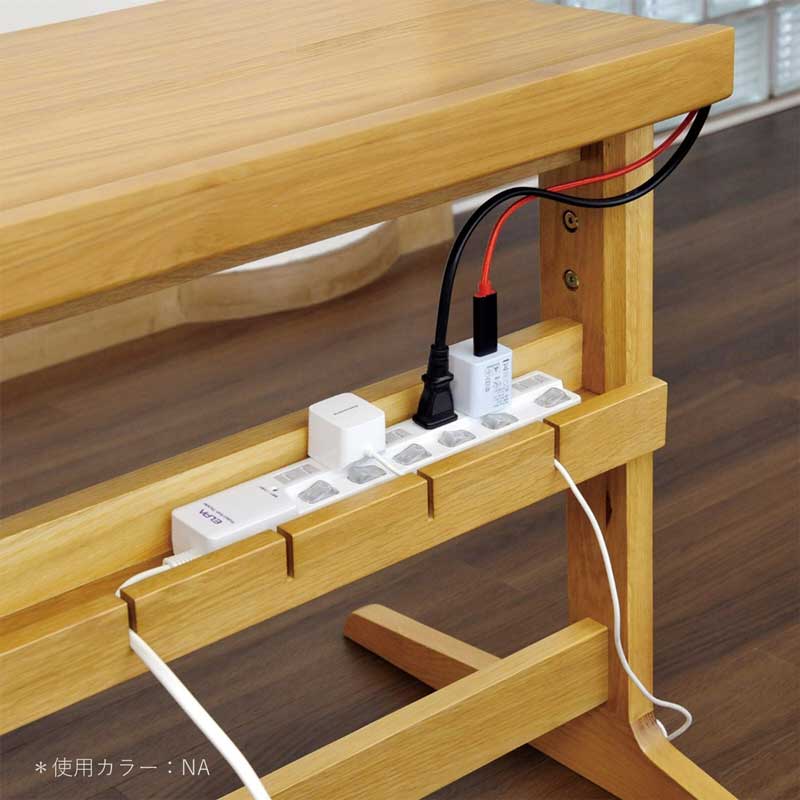 ソファで作業ができる木製昇降式デスク｜高さ調節可能