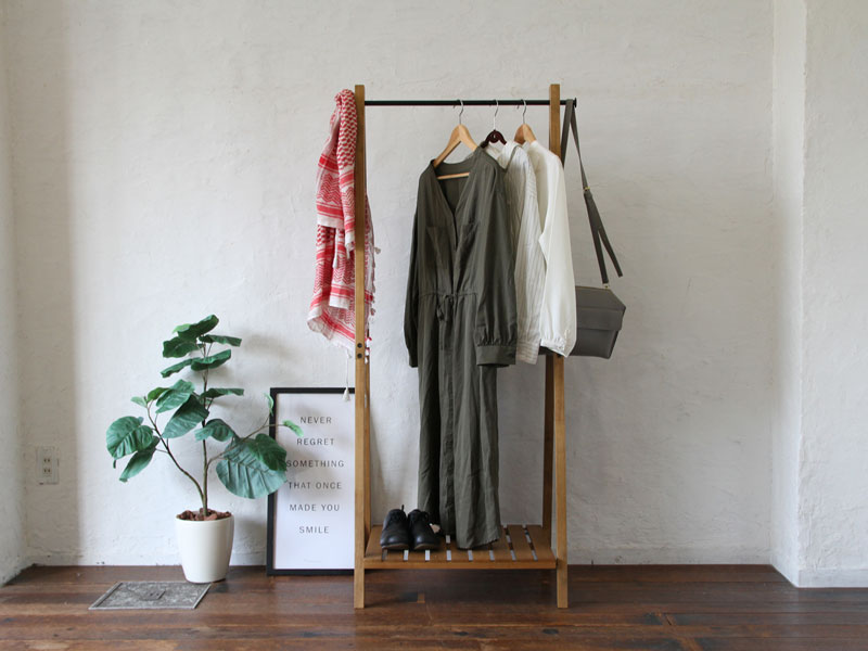 天然木とブラックスチールのハンガーラック | ソフト