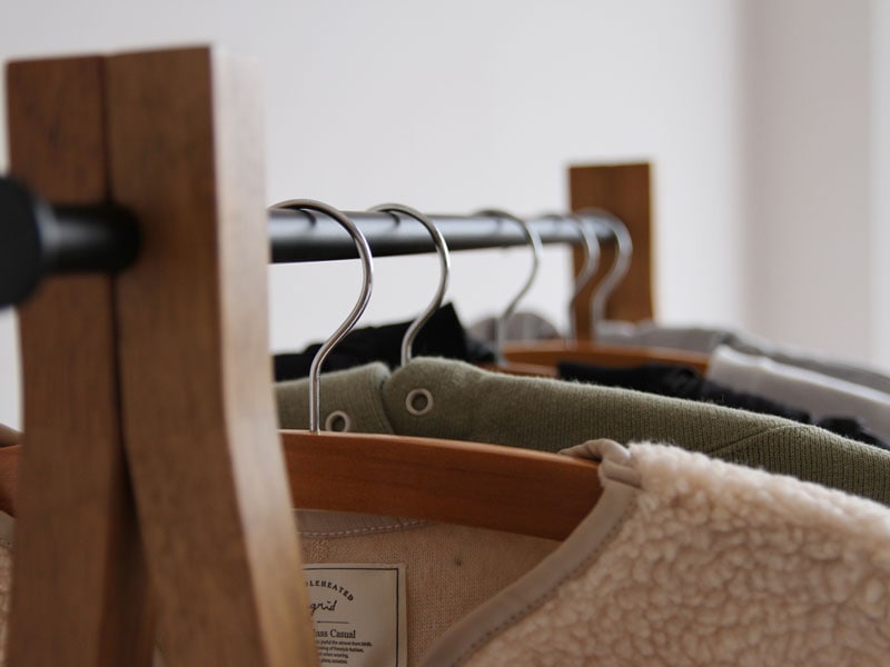 天然木とブラックスチールのハンガーラック | ソフトヴィンテージ