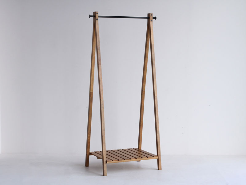 天然木とブラックスチールのハンガーラック | ソフトヴィンテージ