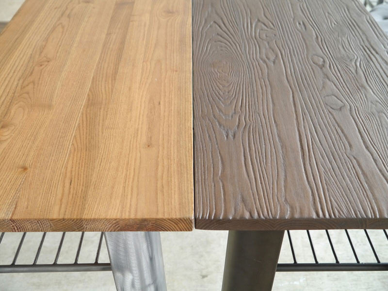 古材のような美しい木目が目を引くハイテーブル | インダストリアルインテリア