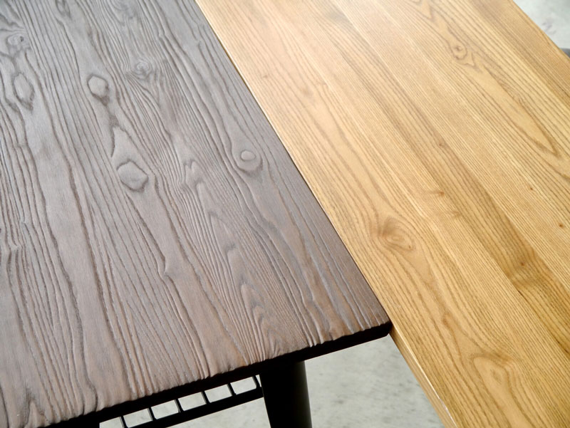 古材のような美しい木目が目を引くハイテーブル | インダストリアルインテリア