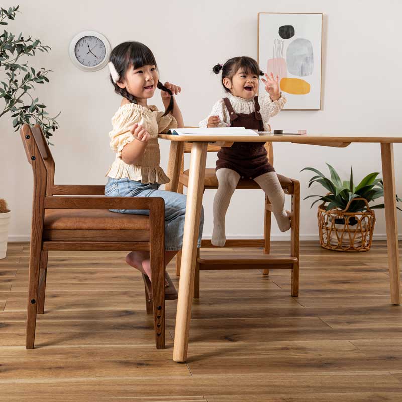 北欧風天然木の高さ調整付きキッズチェア｜4段階調節・ダイニング用
