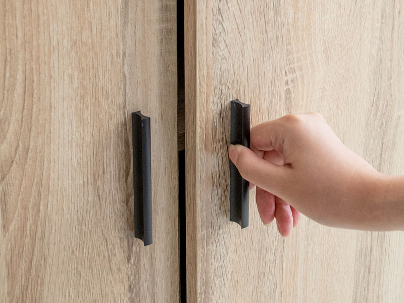 ハイタイプのキャビネットテレビ台|シンプルモダン