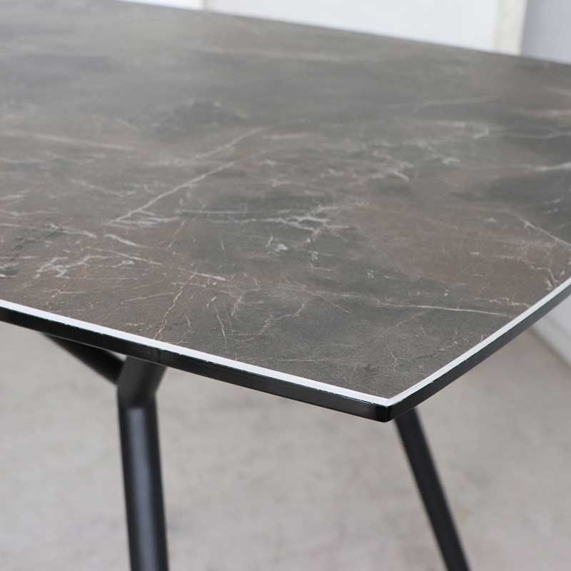 セラミック天板×スチール脚｜上質を纏うモダンなダイニングテーブル