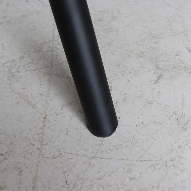 セラミック天板×スチール脚｜上質を纏うモダンなダイニングテーブル