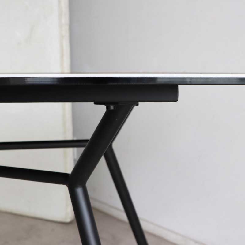 セラミック天板×スチール脚｜上質を纏うモダンなダイニングテーブル