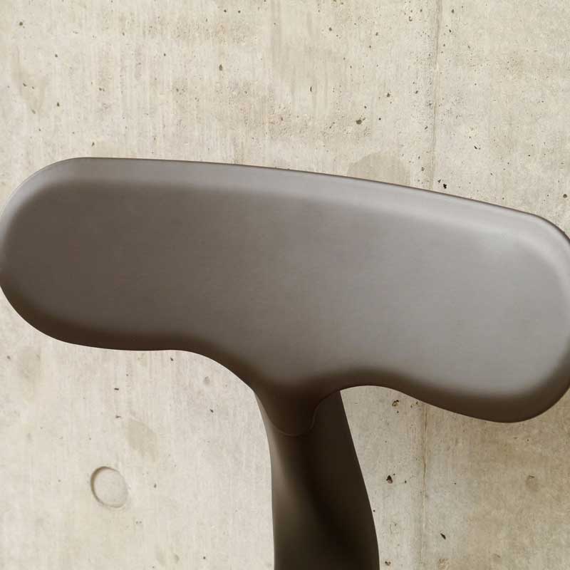 無垢材とシンプルなスチールを合わせたチェア | インダストリアルインテリア