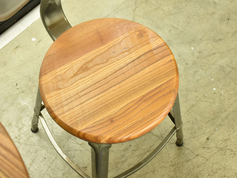 無垢材とシンプルなスチールを合わせたチェア | インダストリアルインテリア