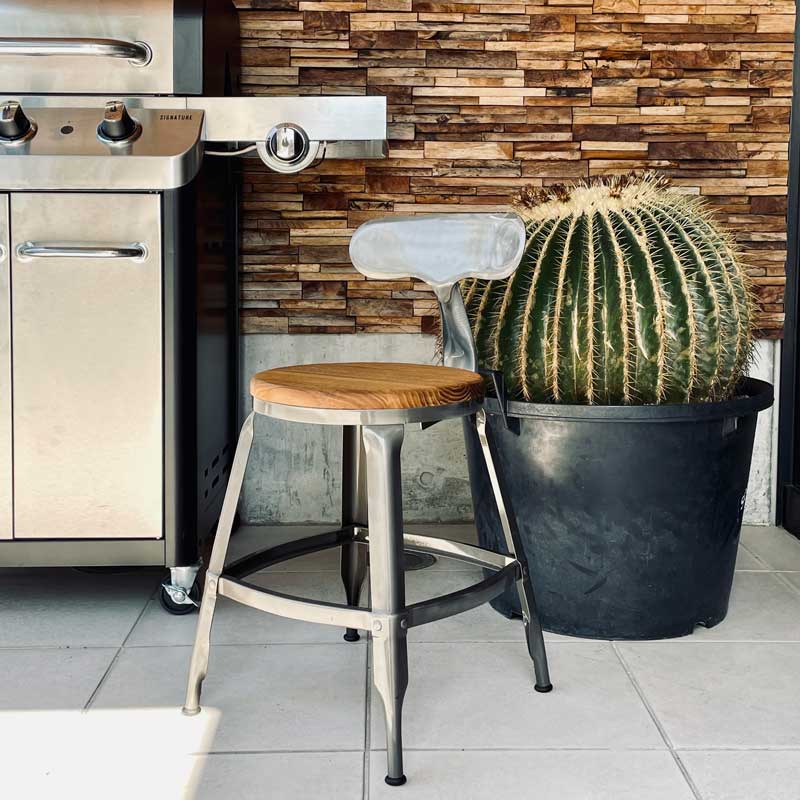 無垢材とシンプルなスチールを合わせたチェア | インダストリアルインテリア