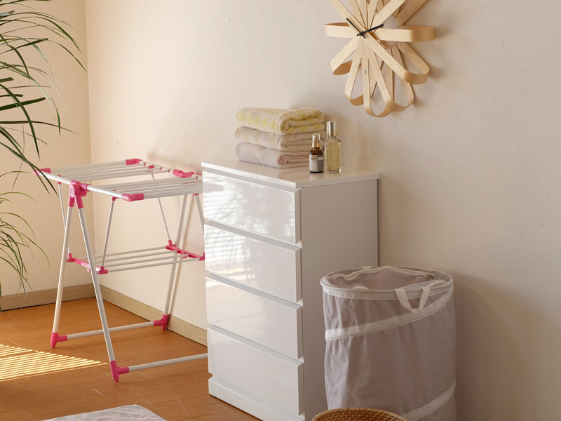 白の光沢感あるチェスト｜サニタリー収納｜ホワイトインテリア