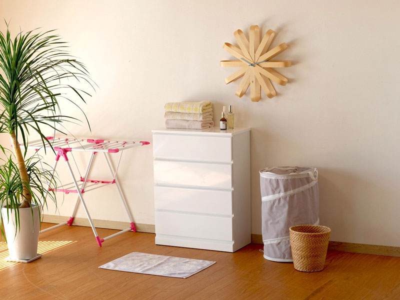 白の光沢感あるチェスト｜サニタリー収納｜ホワイトインテリア