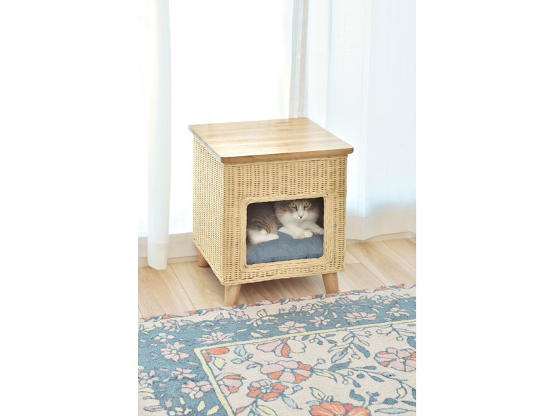 天然木とラタンのペットハウス｜スツールとして使えます