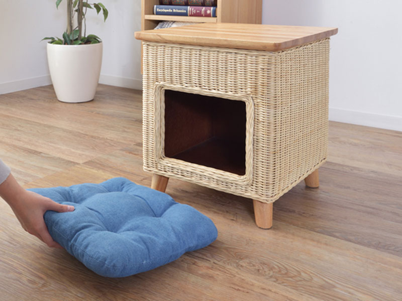 天然木とラタンのペットハウス｜スツールとして使えます