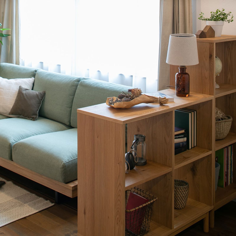 オーク材のオープンシェルフ｜脚のついた収納 | インテリア