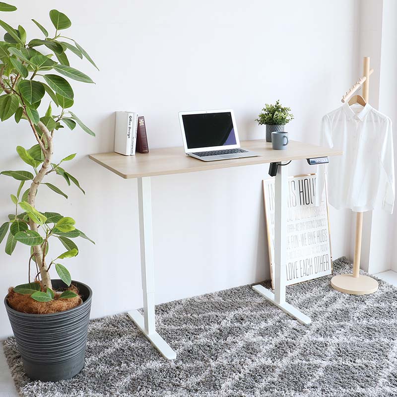 ミニマルデザイン昇降デスク｜高さ調整可能なシンプルワークスペース