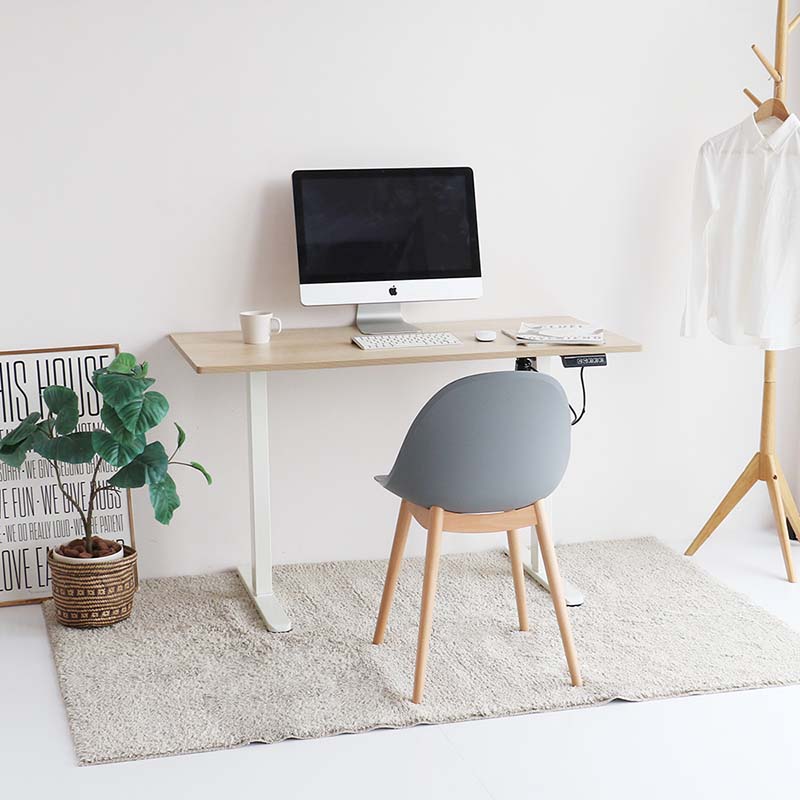 ミニマルデザイン昇降デスク｜高さ調整可能なシンプルワークスペース