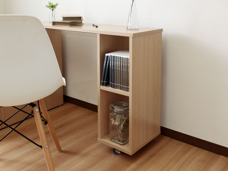 ヘッドボードやサイドデスクになる使い方豊富な収納型デスク